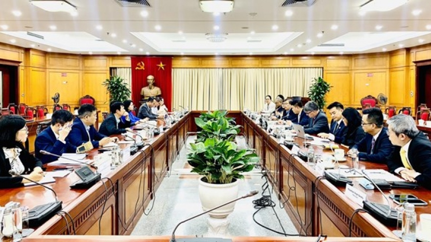 Vietnam seeks US support in high-tech infrastructure development